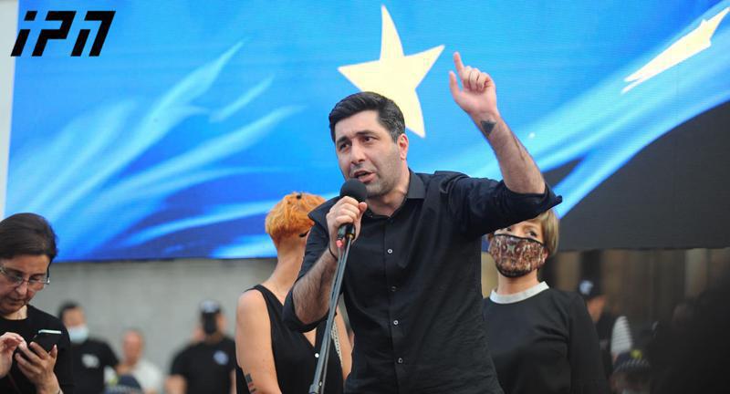 "კობახიძე, გადაიწიე თმები, გამოაჩინე თვალები და შეხედე რამდენი ვართ... ჩვენ ჩავიბარებთ პრემიერ-მინისტრის გადადგომას" - ვახო სანაია