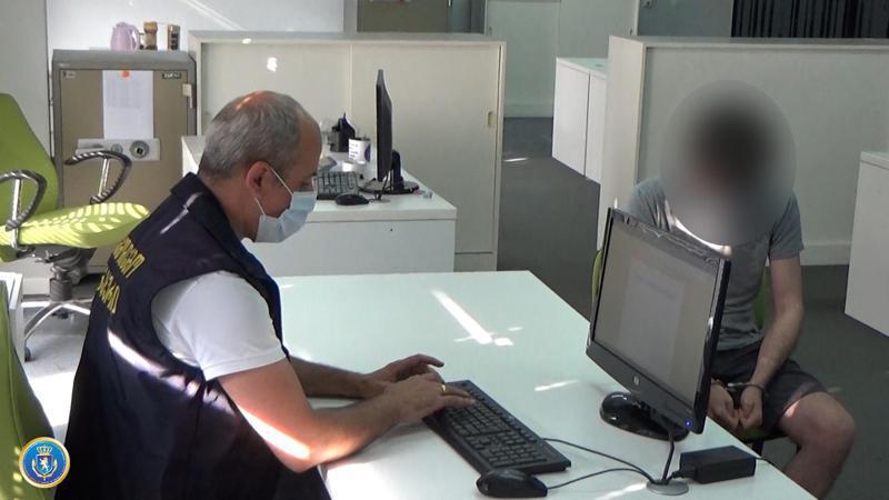 ერთ-ერთი ბანკის ბათუმის ფილიალის მენეჯერმა 6 წლის განმავლობაში ბანკის კუთვნილი 3 მლნ-ზე მეტი ლარი მიითვისა - დამნაშავე დაკავებულია