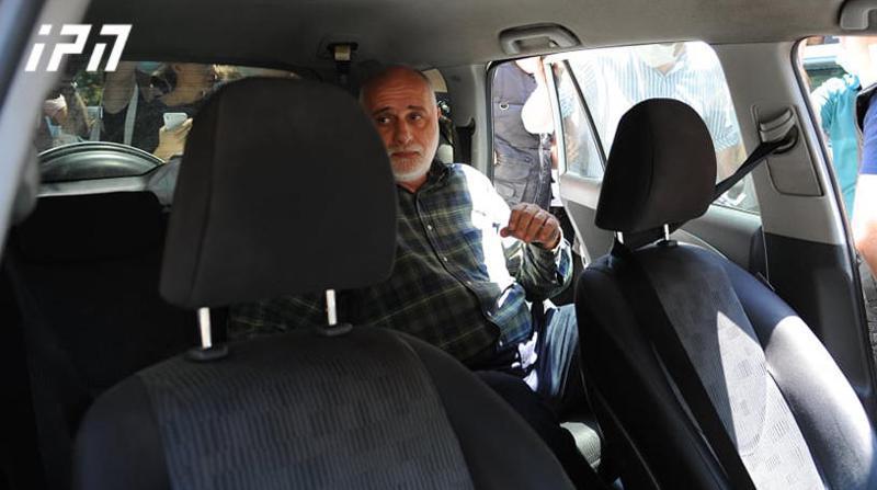 მამა-შვილი ფალავანდიშვილები პოლიციის განყოფილებაში გადაიყვანეს -  მათი თქმით, ისინი დაკავებას არ ელიან