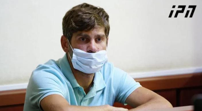 "ცემის ფაქტთან შეხება არ მქონდა, იქ ახლოსაც არ ვიყავი" - რა თქვა პროცესზე "ტვ პირველის" ოპერატორის მიმართ ძალადობაში ბრალდებულმა?