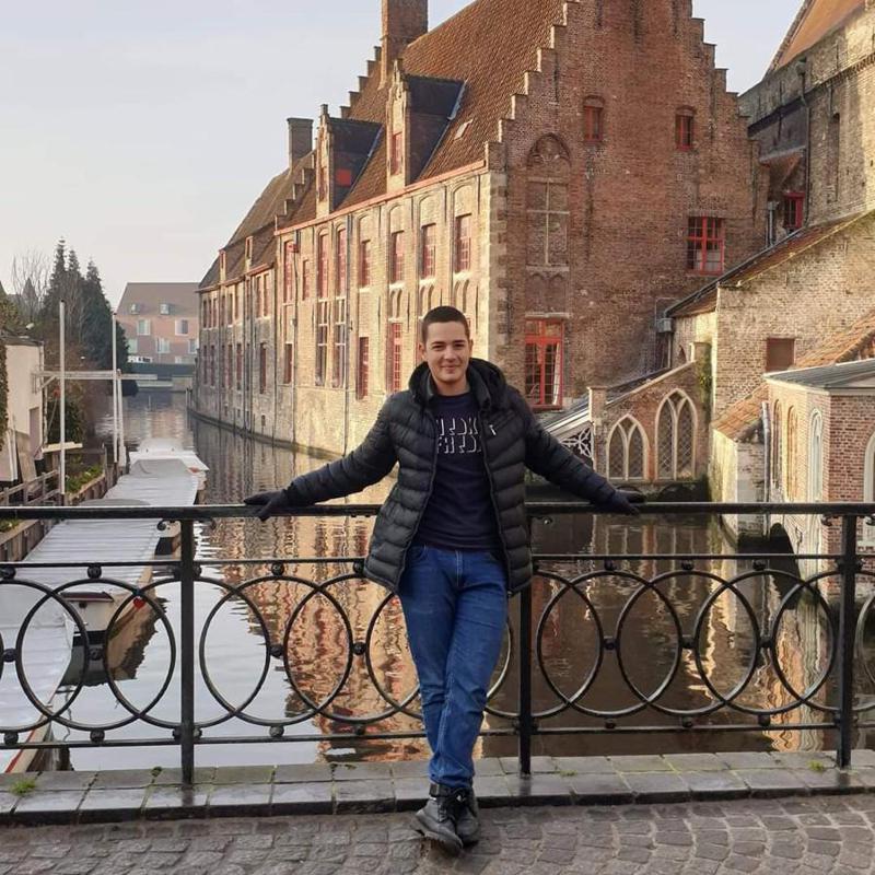 "ვფიქრობ, ჩემში ინტერესი და ენთუზიაზმი დაინახეს..." - ვინ არის 17 წლის ქართველი ახალგაზრდა, რომელიც აშშ-ს უნივერსიტეტმა 100%-იანი დაფინანსებით მიიღო