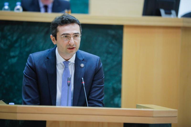 კახა კუჭავას განცხადებით, სხდომის განახლებას და შს მინისტრის მოსმენას იმ შემთხვევაში აპირებენ, თუკი სესიაზე "შეწყდება პოლიტიკური აქტივობა ჟურნალისტების მხრიდან"