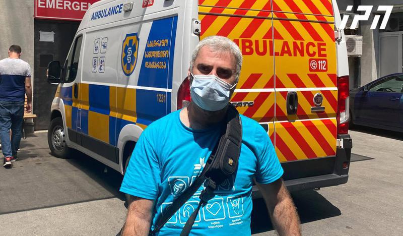 "ინტერპრესნიუსის" ფოტოგრაფი, რომელსაც "პრაიდის" მოწინააღმდეგეები ფიზიკურად გაუსწორდნენ, კლინიკიდან გაწერეს