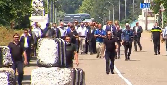 ვლადიმერ ზელენსკი საოკუპაციო ხაზთან იმყოფება