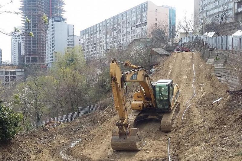 "ბადე ვერ შეაკავებს მიწის მასებს, რომელიც შეიძლება იგივე ფერდიდან ოდესმე წამოვიდეს“ - რა გააჩერებს საეჭვოდ გრანდიოზულ მშენებლობებს ვერეს ხეობაში