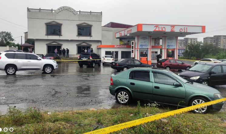 სისხლიანი გარჩევა ზუგდიდში - მოკლულია შუახნის მამაკაცი, მისი შვილი კი - დაჭრილი