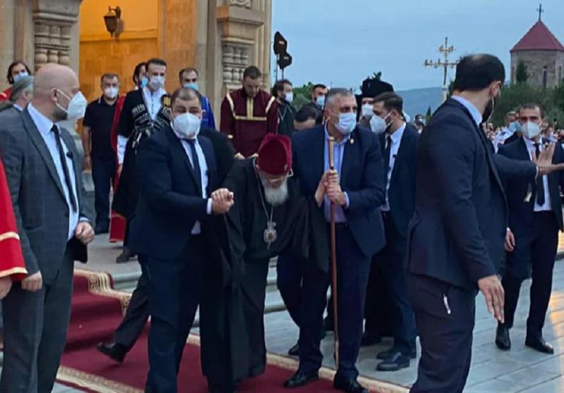 "დღეს არის ბედნიერი დღე, 1600 ბავშვი მოინათლა" - ილია მეორე