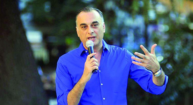 ზაალ უდუმაშვილის თქმით, ოპოზიციის და მედიის წინააღმდეგ მიმართული პლაკატები "ქართული ოცნების“ რაიონულ ოფისებში იყო განაწილებული და იქიდან არიგებდნენ