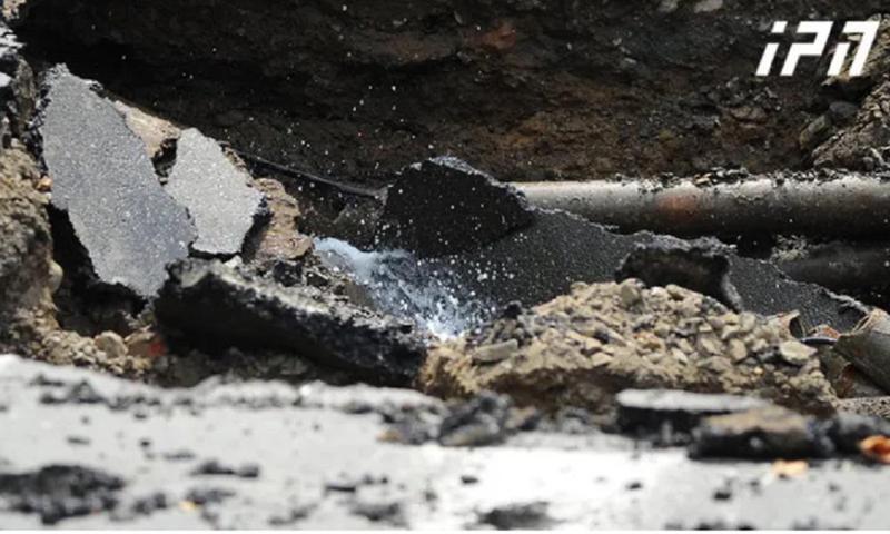 რუსთაველის გამზირზე ასფალტი ჩაინგრა