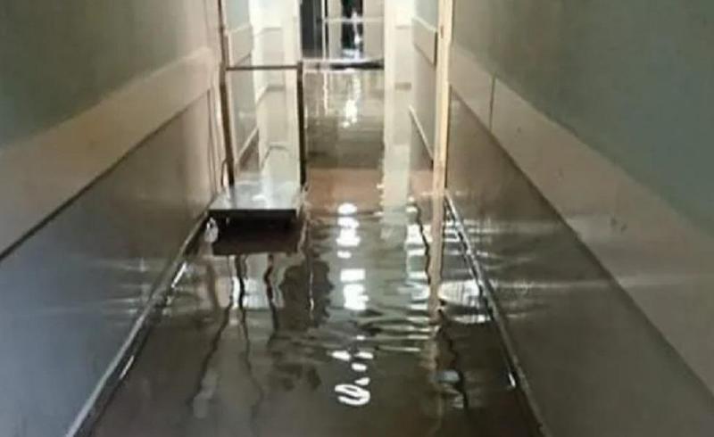 ბათუმის რესპუბლიკური საავადმყოფოს ახალი კორპუსი ძლიერი წვიმის შედეგად დაიტბორა