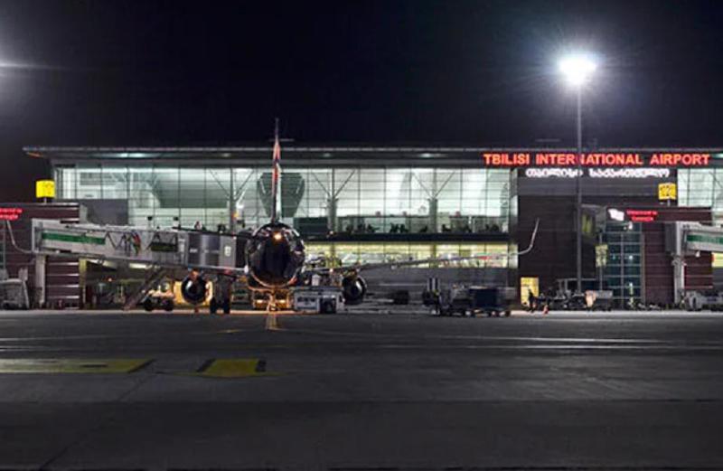 თბილისის საერთაშორისო აეროპორტში მიტოვებული ჩანთა იპოვეს, რის გამოც ევაკუაცია გამოცხადდა - ადგილზე ​გამნაღმველები მუშაობდნენ