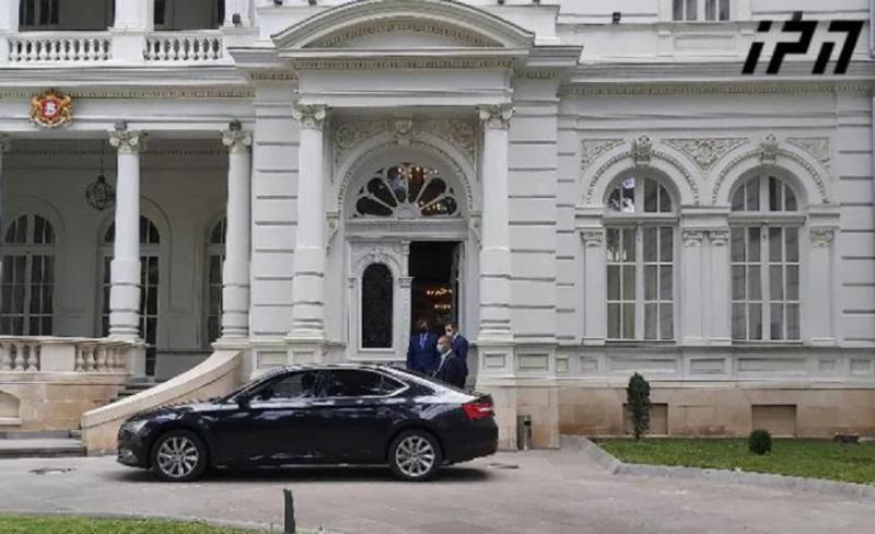 ირაკლი კობახიძემ პრეზიდენტთან შეხვედრის შემდეგ ათონელის რეზიდენცია უკომენტაროდ დატოვა