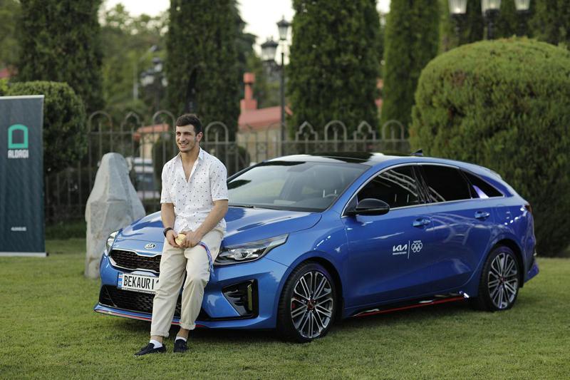 კია საქართველომ ოლიმპიურ ჩემპიონ ლაშა ბექაურს ავტომობილი აჩუქა