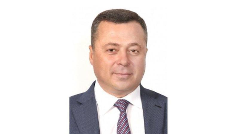 მილიონერმა რუსმა პოლიტიკოსმა, რომელსაც დათვის შეშინება სურდა და რამდენჯერმე გაისროლა, ადამიანი მოკლა