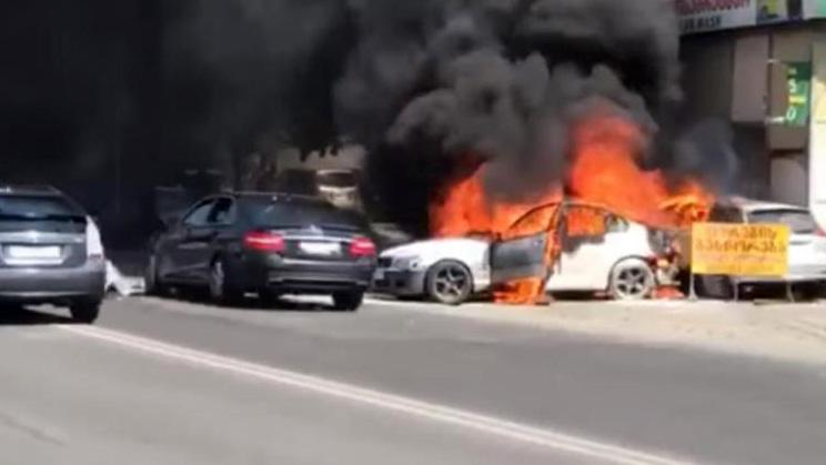 რა მოხდა გლდანში, სადაც ორი ავტომანქანა დაიწვა