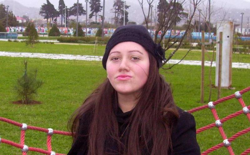 "სრულიად ჯანმრთელი იყო, მოულოდნელად დამძიმდა… 14-ში აცრას აპირებდა" - რას ჰყვება კოვიდით გარდაცვლილ 34 წლის გოგონაზე მისი და