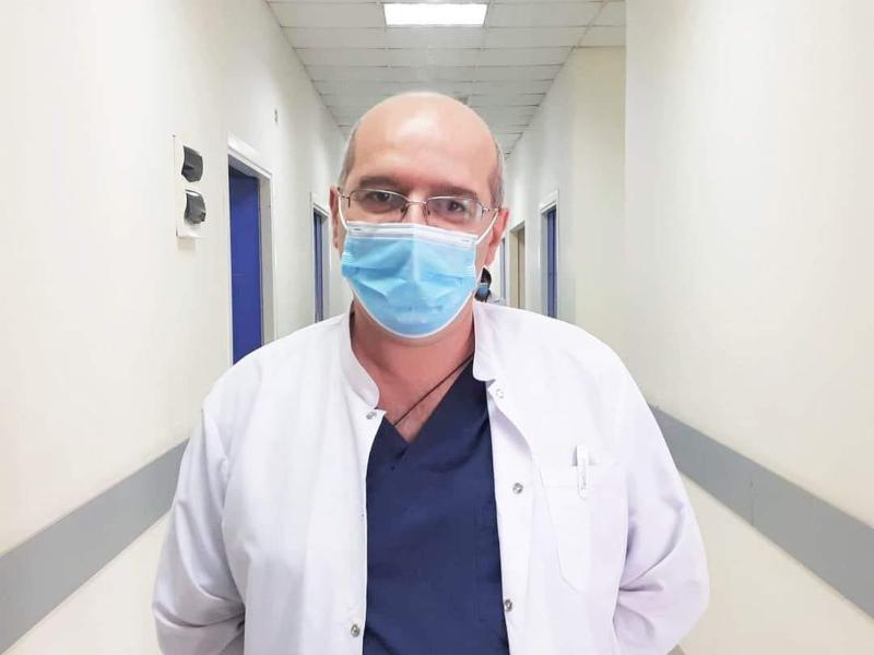 "მთელი ზაფხული იმას ფიქრობთ, სად გაატაროთ დრო... ჩვენი დასვენების დრო არ დადგა, თქვენი წყალობით - ვისაც არც აცრა გინდათ, არც ნიღაბი" - ექიმის ემოციური მიმართვა