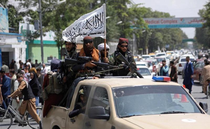 "თალიბანმა" თავისი დროშები გამოფინა, ადგილობრივები კი ძველ დროშებს აფრიალებენ... აქ სამოქალაქო ომი გარდაუვალია" - რას ჰყვება ქაბულში დარჩენილი ქართველი