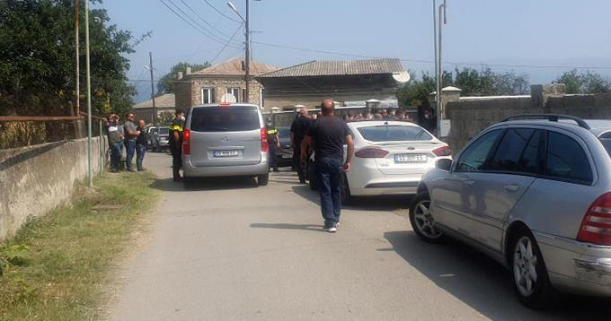 ზურაბ ზვიადაური ძმის დაკრძალვაზე დასასწრებად ახმეტაში ჩაიყვანეს