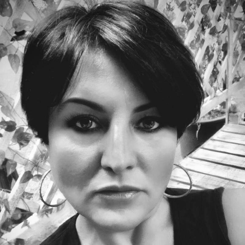 "თავდარტყმულ, გათიშულ ქალს საათობით დაატარებდნენ კლინიკიდან კლინიკაში. გარდაიცვალა, რადგან რეანიმაციაში ადგილი არ იყო. ნებისმიერი რამით ცუდად გახდომაა უკვე საშიში" - ბლოგერი