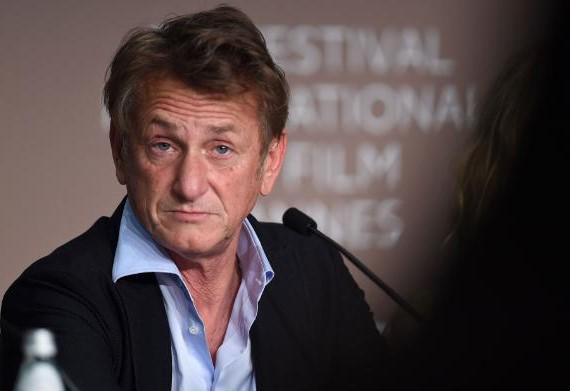 შონ პენი სერიალ Gaslit- ის გადაღებაში მონაწილეობაზე უარს ამბობს, ვიდრე გადამღები ჯგუფი COVID -ის საწინააღმდეგო ვაქცინით სრულად არ აიცრება