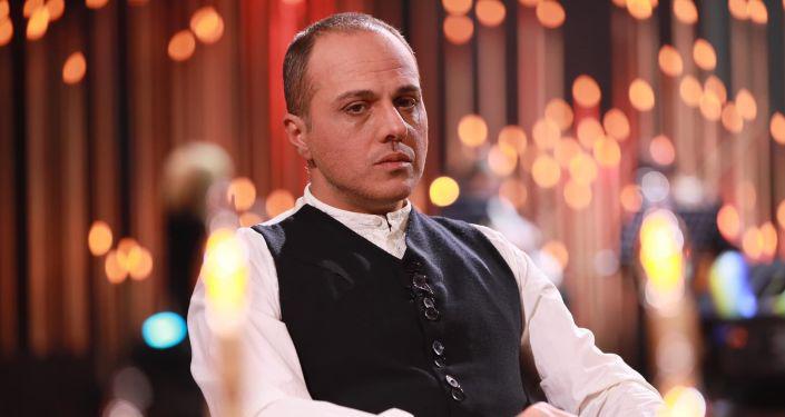 "მსოფლიოს საუკეთესო ექიმები, კვლევითი ცენტრები, ლაბორატორიები  გაიძახიან,  - აიცერითო და მაინცდამაინც 8 კრეტინის ნათქვამს უნდა გაეკიდოთ?" -  ბაკურ ბაკურაძე ანტივაქსერებს მიმართავს