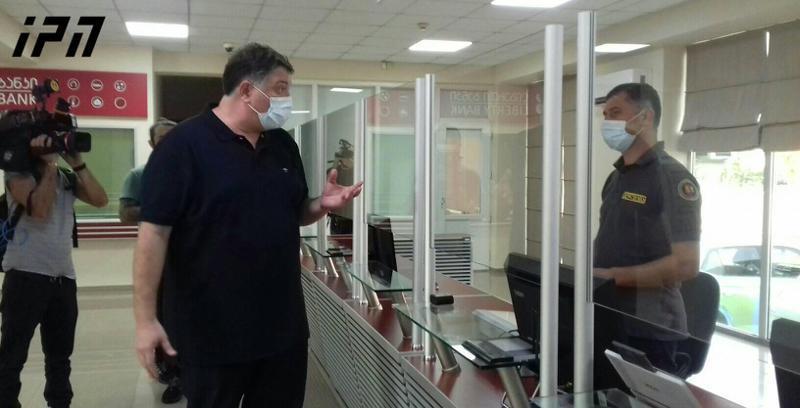 გიგი უგულავას განცხადებით, შსს ფოთში კანდიდატად რეგისტრაციისთვის საჭირო ცნობას არ აძლევს - რა დოკუმენტი გადასცეს მერობის კანდიდატს მომსახურების სააგენტოში