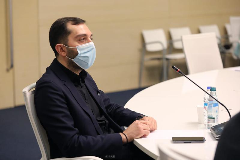 "12 წლის პაციენტი მიყვება, კოვიდმა ორივე ბებია მომიკლა 1 კვირის წინო, ენით აღუწერელი ტრაგედიები ტრიალებს ჩვენს ირგვლივ... გთხოვთ, აიცერით" - რას წერს ბიძინა კულუმბეგოვი