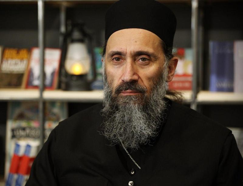 "ჩვენ ისეთი მაგრები ვართ, რომ თურმე კორონაც არ გვეკარება. თურმე, გვეკარება..." - დეკანოზი თეოდორე გიგნაძე