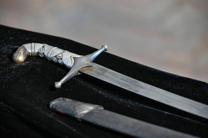 ბიზნესმენმა დავით ხიდაშელმა საქართველოს ჭავჭავაძეების ხმალი გადმოსცა - როგორი ისტორია აქვს უნიკალურ ექსპონატს