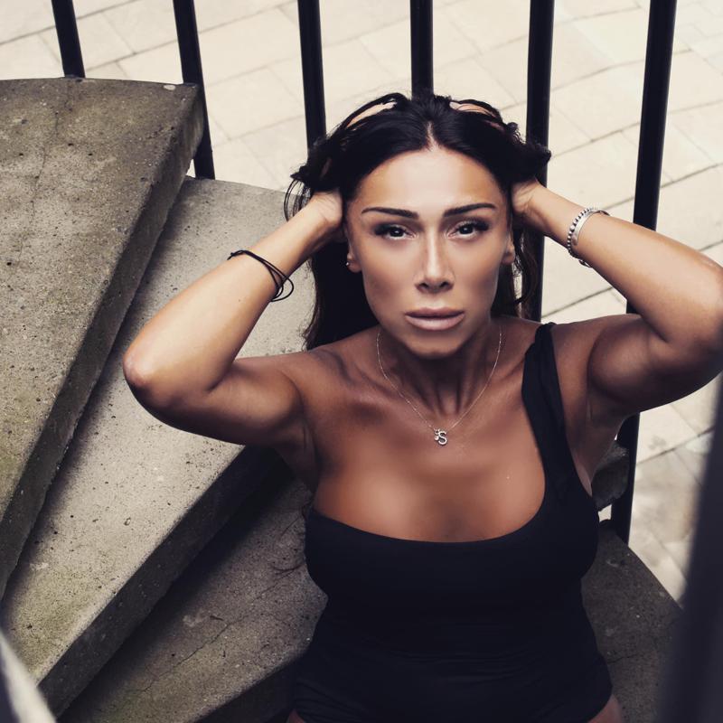 "ისტერიკულად მწერენ, რომ მე ვარ შენი ქმრის საყვარელიო..." - სალომე გოგიაშვილი პირად ცხოვრებაზე უხერხულ შეკითხვებს გულახდილად პასუხობს