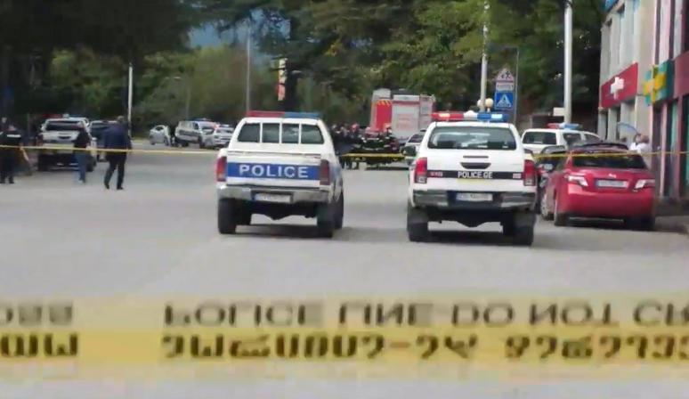 "არ არის დადგენილი იმ პირის ვინაობა, რომელიც "საქართველოს ბანკის" ფილიალში შეიჭრა, ასევე არაა დაზუსტებული, რამდენი ადამიანი იმყოფება შენობაში" - ყვარლის მერი