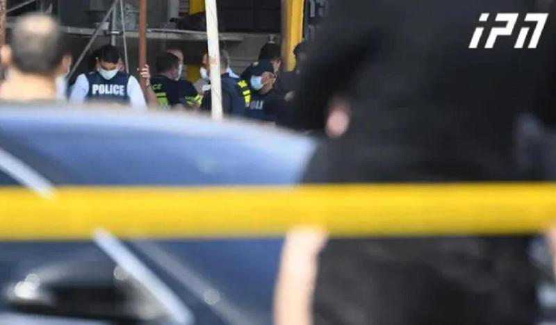 ყვარელში "საქართველოს ბანკის“ ფილიალში შეიარაღებული პირი შეიჭრა - სავარაუდოდ, აყვანილია მძევლები