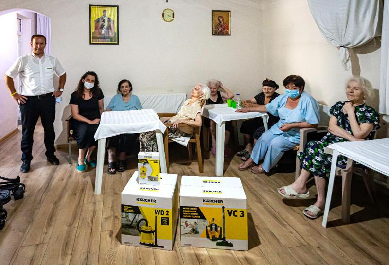 1-ლ სექტემბერს კომპანია "კერხერი“  (Kärcher)  მოხუცთა პანსიონ "სიკეთის ლამპარს" ეწვია და მისი ბინადარი მოხუცები მოინახულა