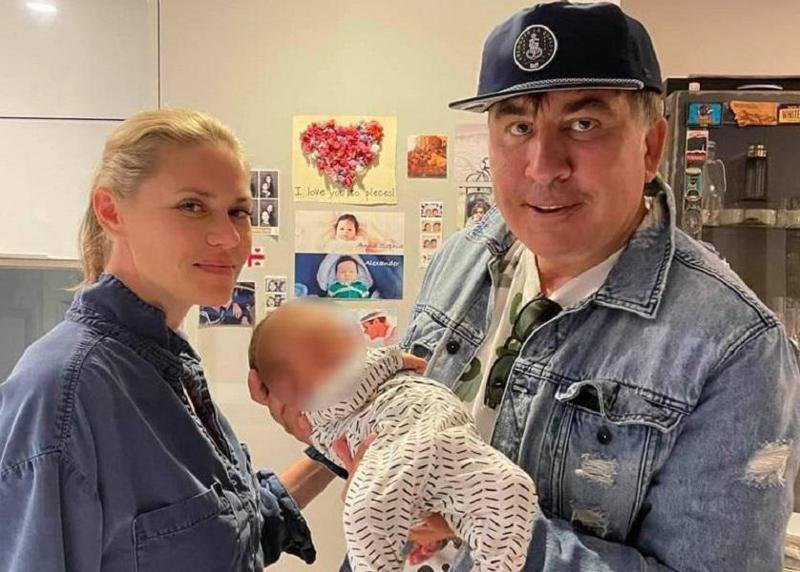 "ბიძა ესტუმრა აჩის" - ვის სანახავად ჩავიდა ექსპრეზიდენტი მიხეილ სააკაშვილი ამერიკაში