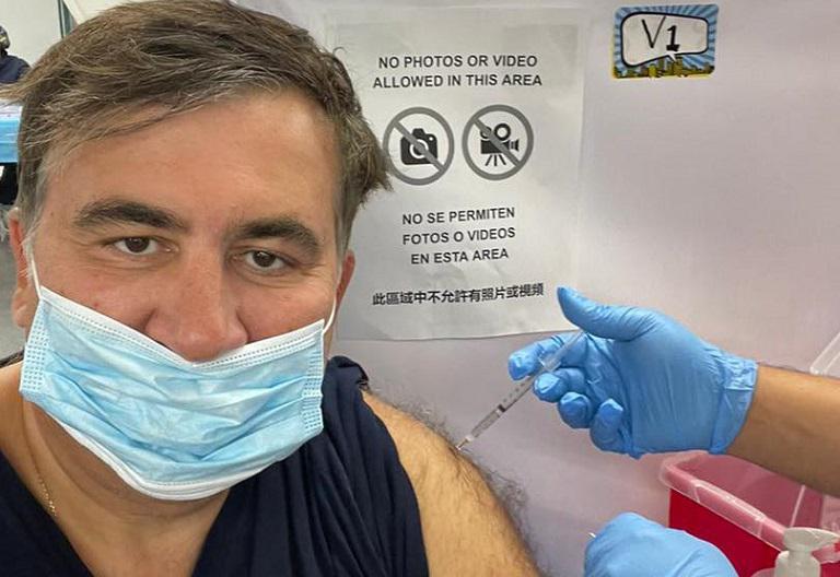 მიხეილ სააკაშვილი კორონავირუსის საწინააღმდეგო ვაქცინით აიცრა - "ნიუ იორკში, ყველა ქუჩის კუთხეში აკეთებენ სრულიად უფასოდ"