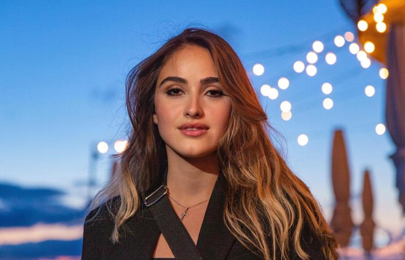 "მორგთან ველოდებოდი მამას გაყინულ სხეულს და ვბღაოდი, როცა დამირეკეს და მითხრეს, რომ დედაც გარდამეცვალა..." - რას წერს მარიამ მეტრეველი გადატანილ ტრაგედიაზე