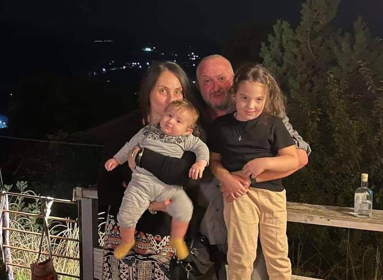 ექსპრეზიდენტის ფოტოები ყოფილ ცოლთან და შვილიშვილებთან ერთად - ტასო ვირსალაძე საქართველოშია