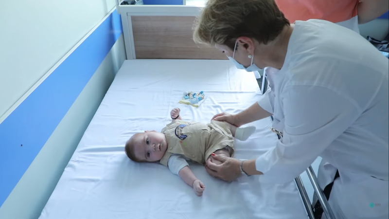 "საშინელებაა, როდესაც გაყინულ სხეულს უყურებ... ეს იყო მისი მესამედ დაბადება“ - კოვიდ 19–სგან განკურნებული ჩვილის ამაღელვებელი ისტორია