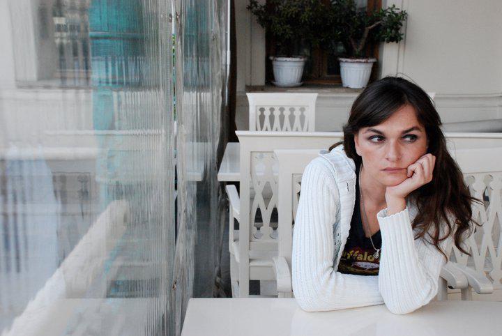 "საქართველოში თანამდებობას ეჩვევიან და შინ წასვლა აღარავის უნდა, თუ ძალით არ გააგდებენ" - ეკა ნიჟარაძე ქვეყნის სოციალურ-პოლიტიკურ ცხოვრებაზე