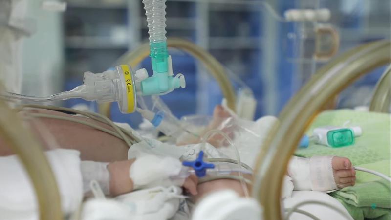 1 თვის კოვიდინფიცირებული, რომელმაც 2 კვირა რეანიმაციაში გაატარა, სრულად გამოჯანმრთელდა