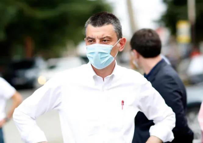 "არიფები" არიან, რომ ჰგონიათ, ამ პლაკეტებით ფონს გავლენ" - გიორგი გახარია ოპოზიციის საწინააღმდეგო ბანერებზე