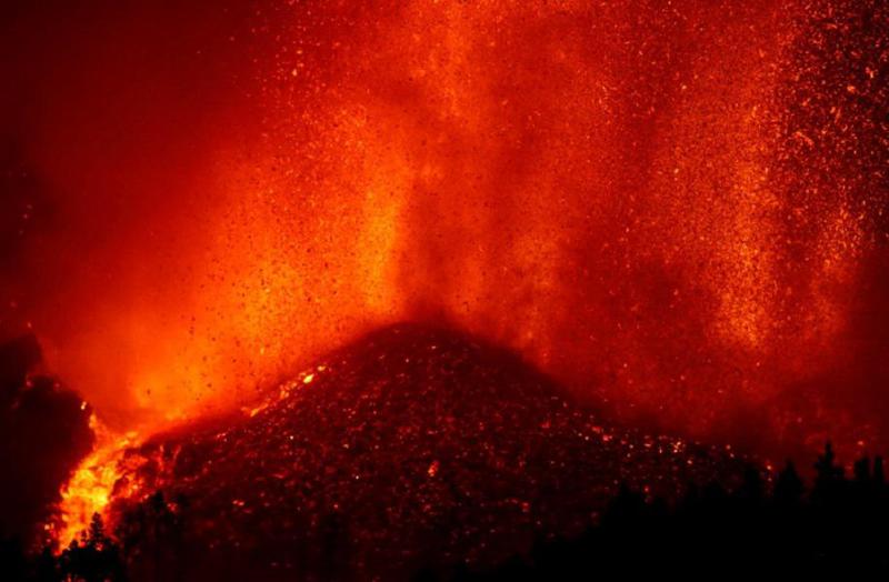 კანარის კუნძულებზე ვულკანი ამოიფრქვა - ევაკუირებულია ათასობით ადამიანი: შოკისმომგვრელი კადრები კუნძულ ლა-პალმადან
