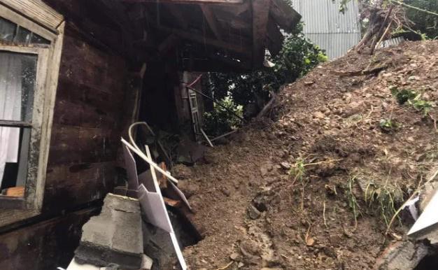 მეწყერი ხელვაჩაურში - ერთი სახლი დაინგრა და რამდენიმე დაზიანდა, დაშავებულია ერთი ადამიანი