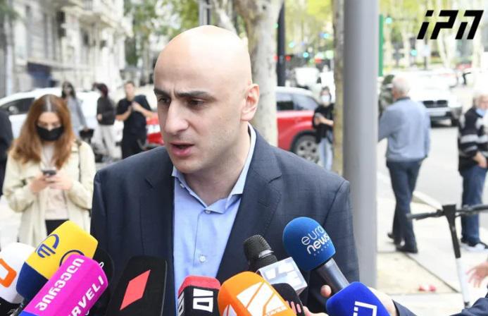 "ელჩების უმორჩილესი თხოვნა იყო, რომ არ წამოვგებულიყავით პროვოკაციაზე, რომელსაც რეჟიმი აწყობდა" - ნიკა მელია