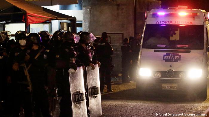 ეკვადორის ციხეში კრიმინალურ დაჯგუფებებს შორის შეტაკებას 100-ზე მეტი ადამიანი ემსხვერპლა, რამდენიმე პატიმარს თავი აქვს მოკვეთილი