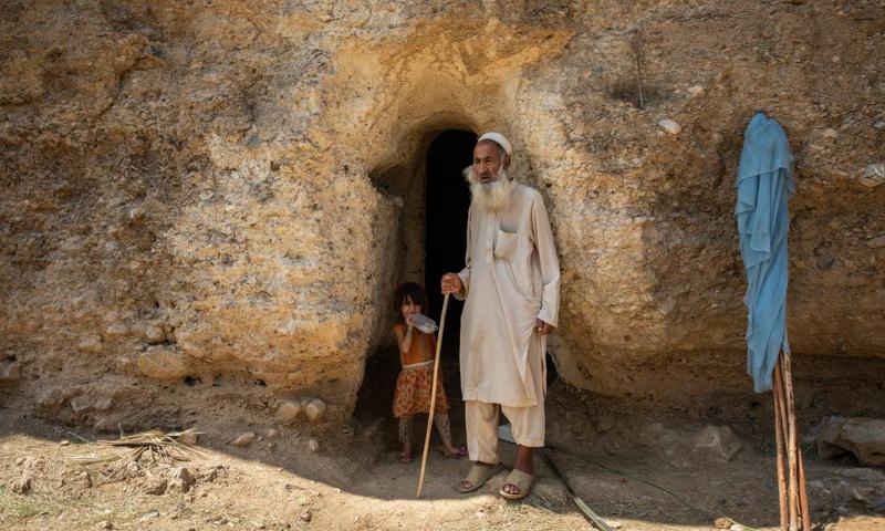 ცხოვრება გამოქვაბულში, უკიდურესი გაჭირვება და ყველასგან დავიწყებული ადამიანები - "თითქოს, არ ვარსებობთ"