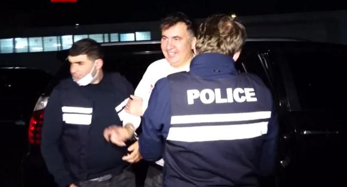 "არ მეძლევა უფლება ციხეში, მკერდზე ჩემი პატარა ჯვარი ვატარო... ვრჩები პატრიარქის სულიერ შვილად" - რა წერილს ავრცელებს ციხიდან მიხეილ სააკაშვილი?