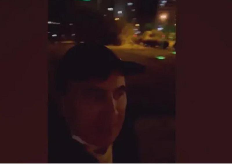 მიხეილ სააკაშვილი მორიგ ვიდეოს აქვეყნებს და ამტკიცებს, რომ ბათუმის ქუჩებში გადაადგილდება