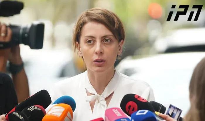 "სააკაშვილს დიდი პაუზა სჭირდება, რომ ისაუბროს, ვერ დადის, წონასწორობას ვერ იცავს... გადავიყვანოთ სამოქალაქო კლინიკაში" - ხატია დეკანოიძე